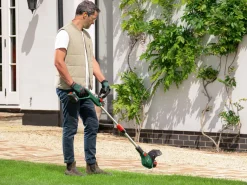 Bosch Akku Rasentrimmer UniversalGrassCut 18V-26 inkl. Akku & Ladegerät 26 cm Schnittkreis