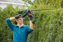 Bosch Akku-Heckenschere UniversalHedgeCut 18V-55 inkl. 2,5 Ah Akku & Ladegerät