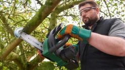 Bosch Akku-Kettensäge UniversalChain 18V inkl. Akku & Ladegerät + Ersatzkette
