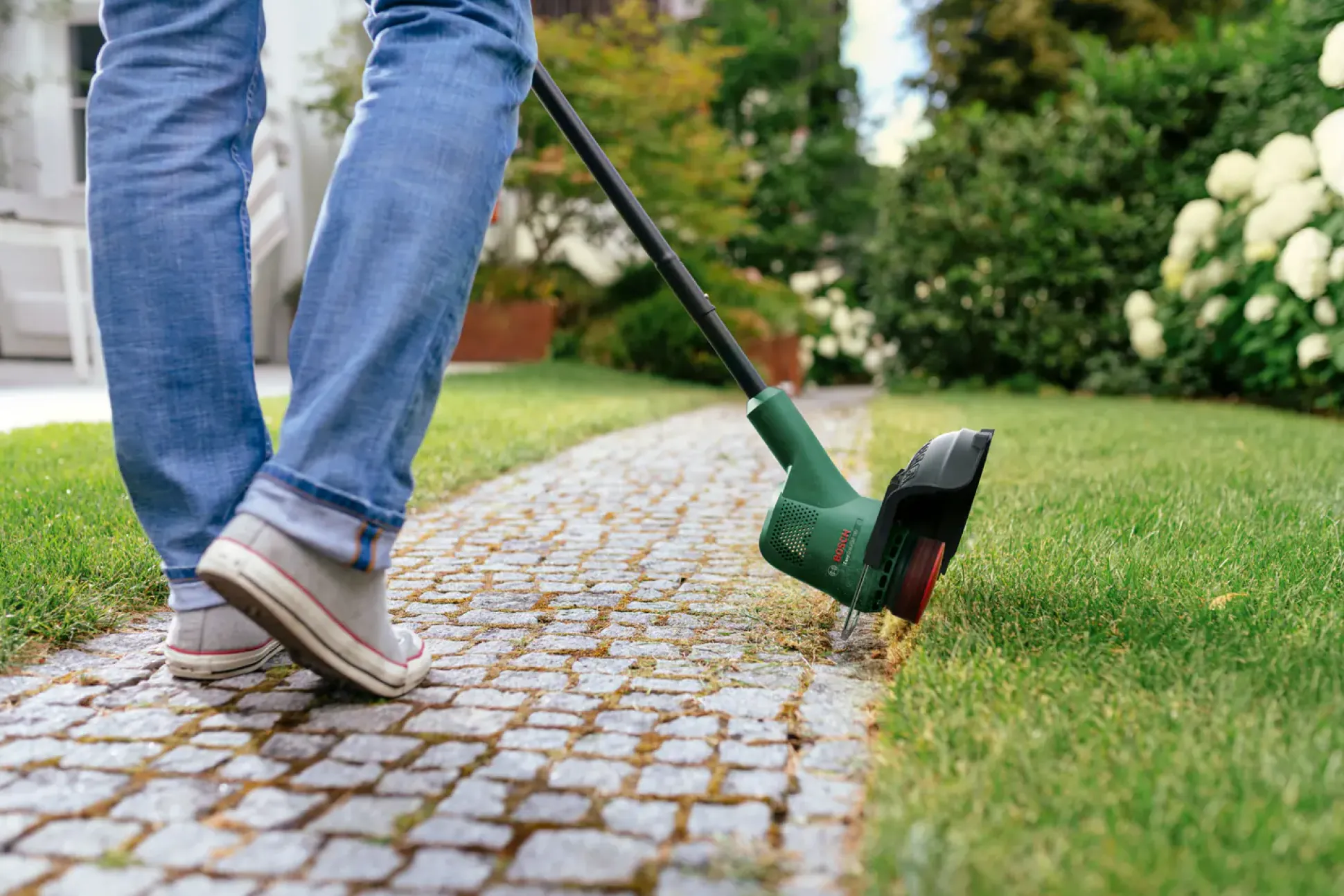 Bosch Akku-Rasentrimmer EasyGrassCut 18V-230 inkl. Akku & Ladegerät 23 cm Schnittkreis