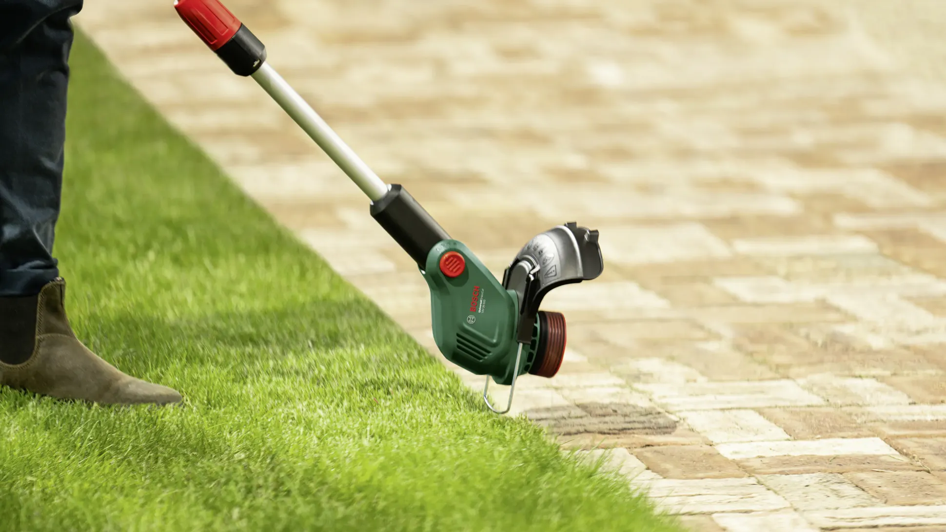 Bosch Akku-Rasentrimmer UniversalGrassCut 18V-26 Solo 26 cm Schnittkreis