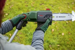 Bosch Akku-Teleskop-Hochentaster UniversalChainPole 18 Solo inkl. Kettensägenöl & Sägekette