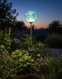 Dapo LED Solarleuchte Glaskugel mit Erdspieß weiß