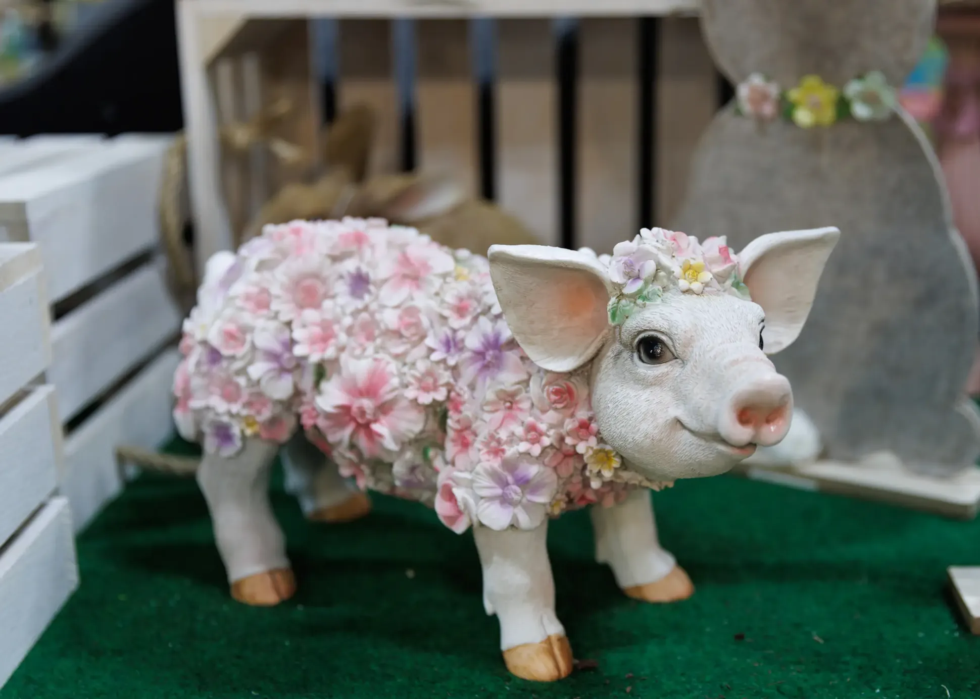 Dekofigur Blumenschwein stehend 18 x 14 x 33 cm