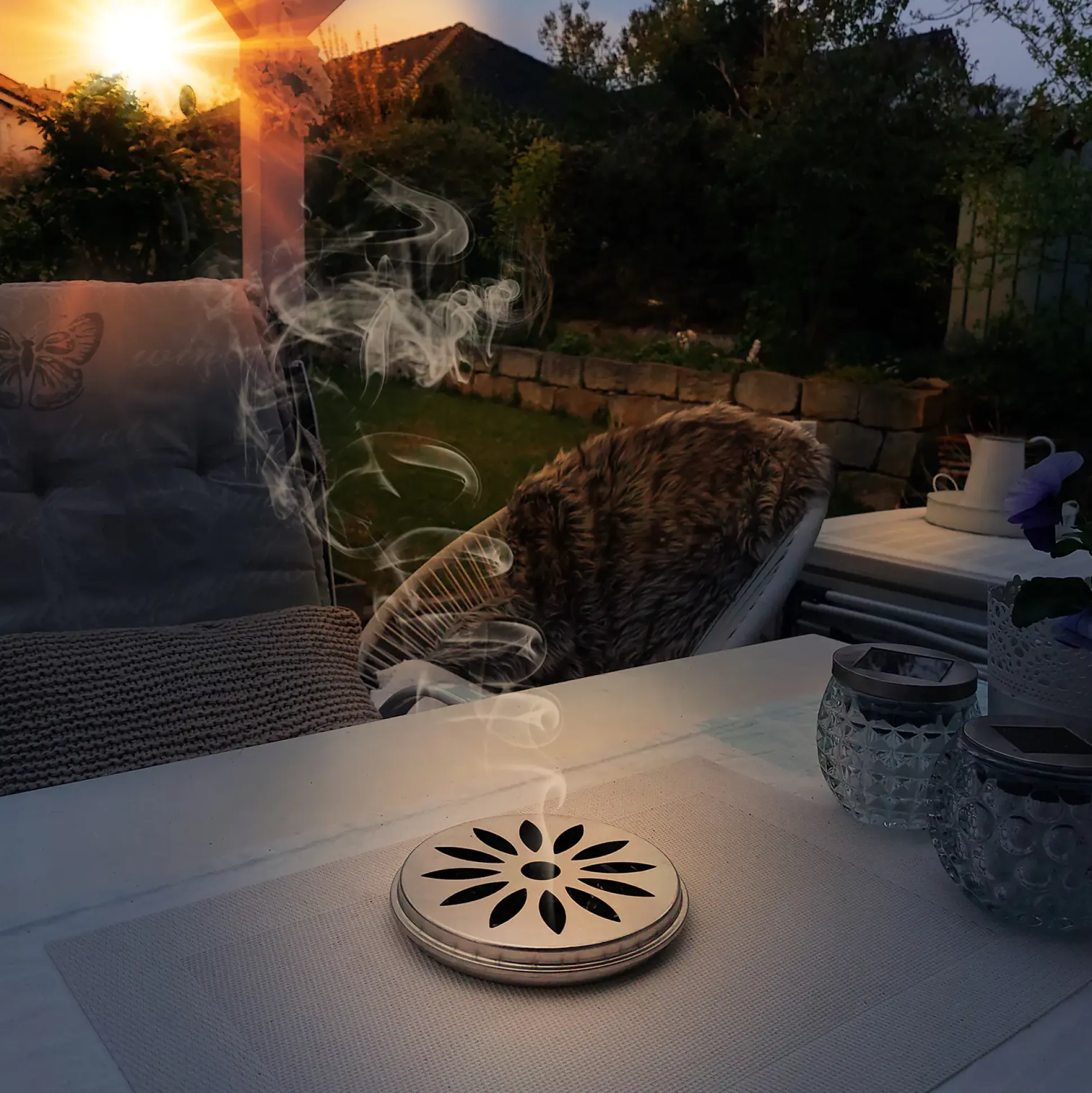 Gardigo Citronella-Räucher Set Räucherspirale mit Räucherschale