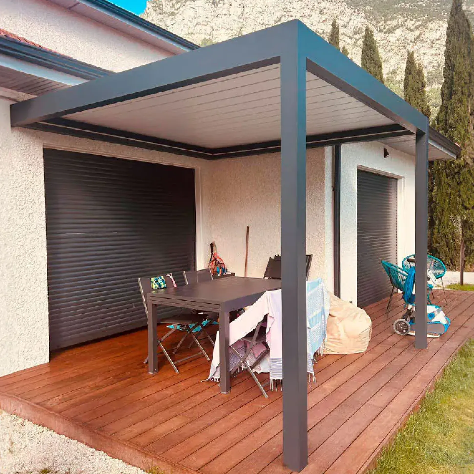 Lamellen Terrassenüberdachung 480 x 360,8 x 266 cm grau/weiß
