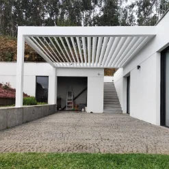Lamellen Terrassenüberdachung 400 x 400,3 x 266 cm weiß
