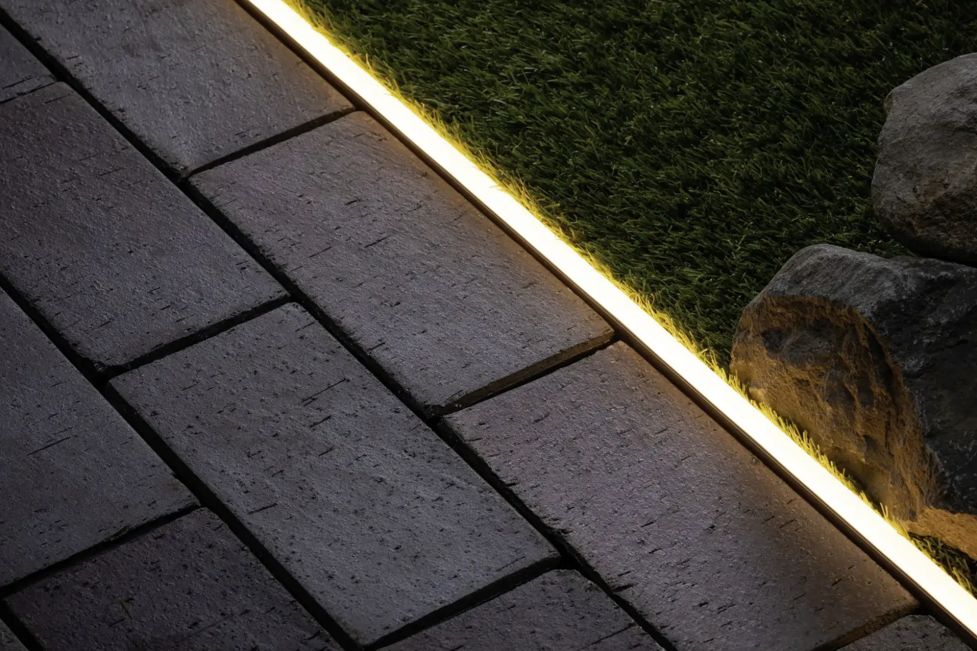 Paulmann Plug & Shine Stripe Smooth Outdoor 5 m schwarz dimmbar
