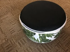 Primaster Sitzpouf aufblasbar weiß grün Ø 53 x 23 cm mit tropischen Blättern