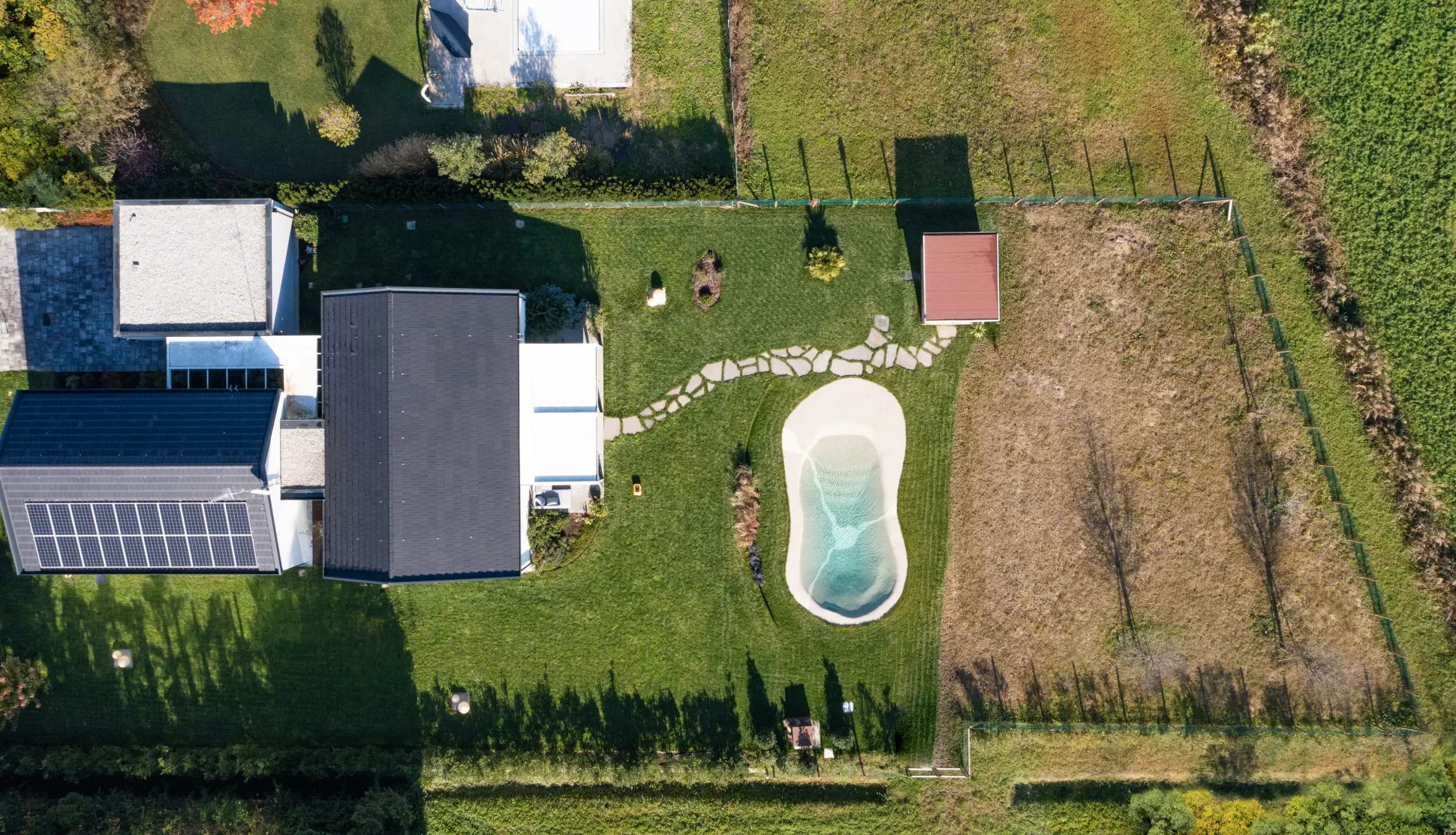 Stiga Mähroboter A750 18 cm Schnittbreite kabellos für bis zu 900 m² Rasenfläche