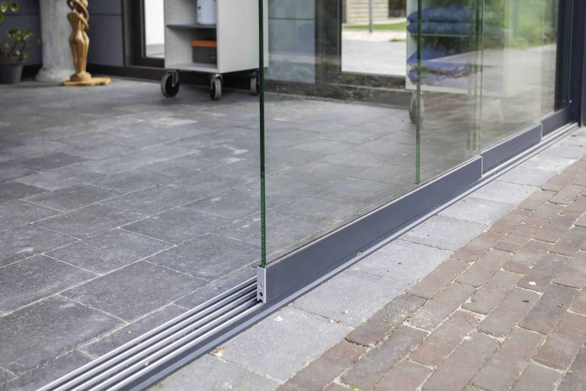 Telluria Glasschiebewand für Lounge XL schwarz